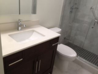 Single Vanity Bathroom with White Quartz Countertop Single Vanity Bathroom with White Quartz Countertop